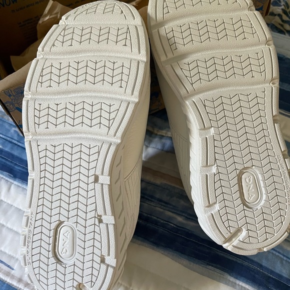 Brooks Addiction Walker 9.5 White - Picture 2 of 7